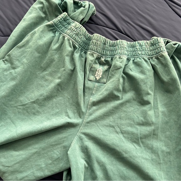 Free People Movement Hot Shot Crossover Set in Evergreen - Picture 9 of 16